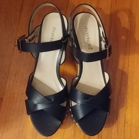 Gold wedge Heels - Picture 2 of 6